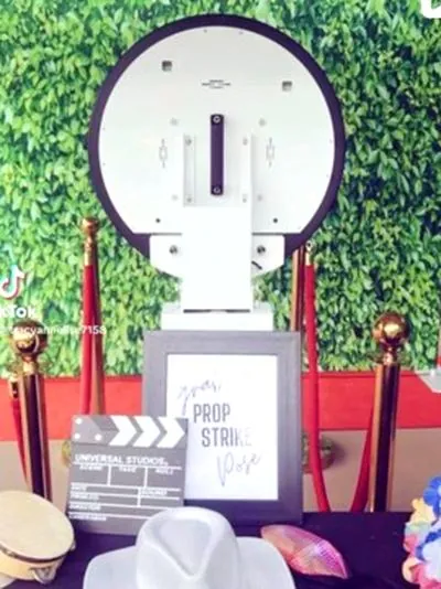 Foam party and photobooth LA - kids party combination